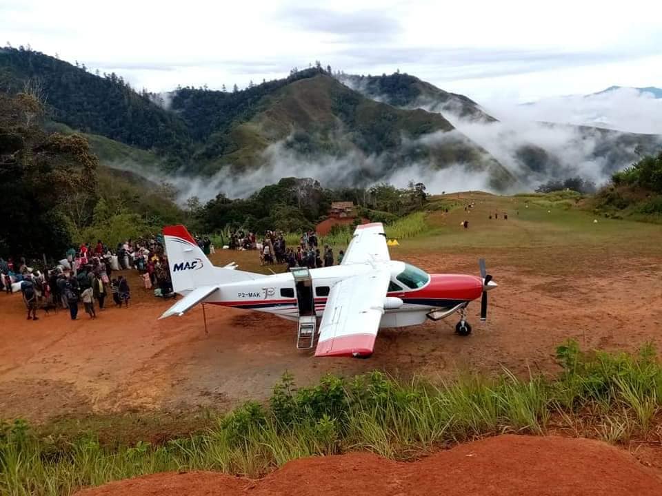 Papua New Guinea PNG Eastern Highlands Airstrip Bean transportation direct sourcing green bean for sustainability local farmers Blue Mountain Arabica Coffee