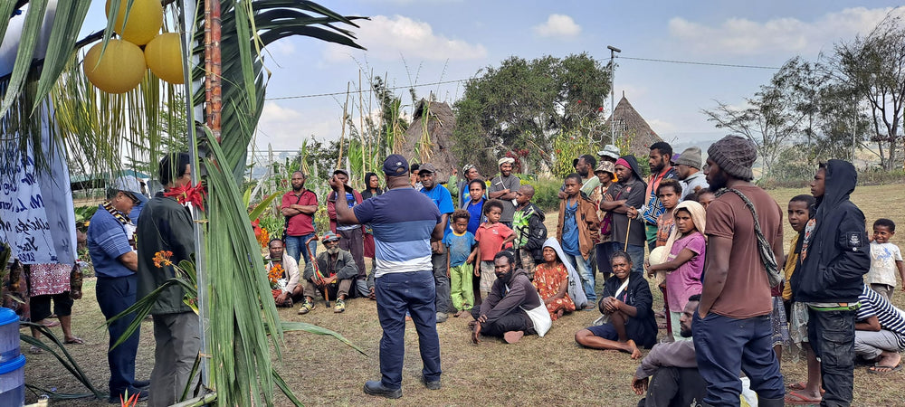 Papua New Guinea PNG Eastern Highlands Marawaka Village Blue Mountain green coffee bean sustainable shade grown farming process 